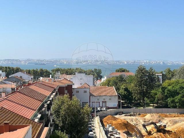 Apartamento alugar em Bairro Ferroviário, Barreiro
