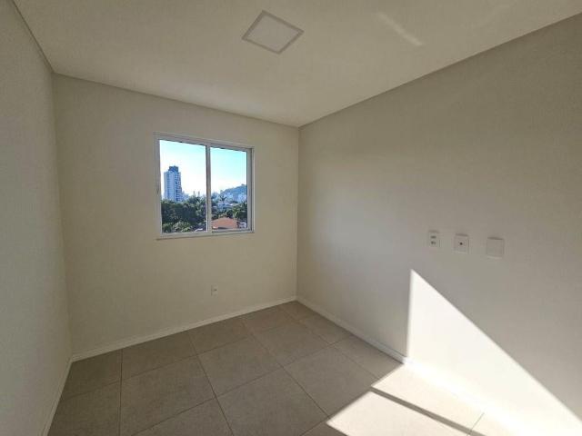 Apartamento aluguel em Jardim Itamirim, Itajaí