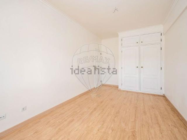 Apartamento alugar em Santiago Dos Velhos, Lisboa