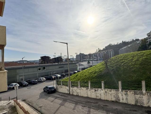 Apartamento alugar em Coimbra (Sé Nova, Santa Cruz, Almedina e São Bartolomeu), Coimbra