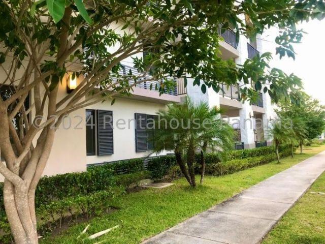 Apartamento en Alquiler en Arraiján Panama Pacifico Panamá 118 m2. 2 hab