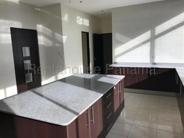 Apartamento en Alquiler en Santiago Dos Mares Veraguas 595 m2. 4 hab