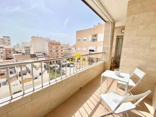 Apartamento en alquiler en Torrevieja, Europa