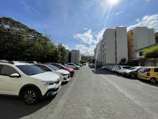 Apartamento En Arriendo En Cali En Aguacatal A356261