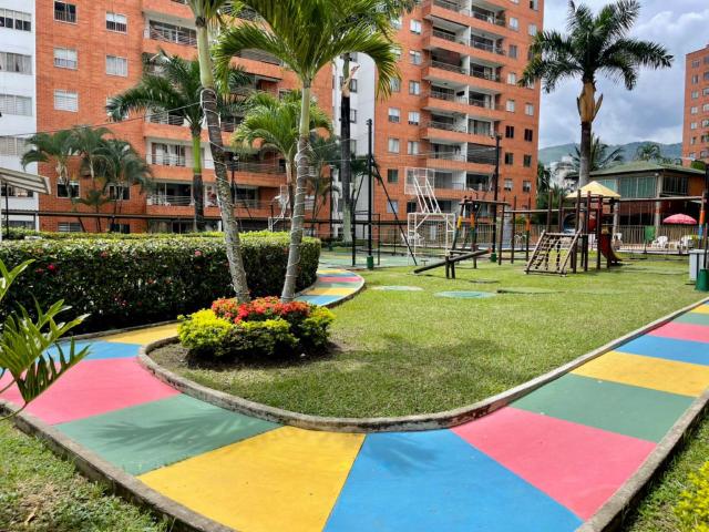 Apartamento En Arriendo En Cali En Cerca Al Centro Comercial Chipichape A331357