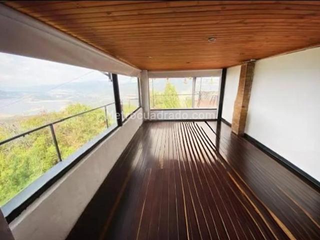 Apartamento en arriendo en Zona 3 La Calera, La Calera