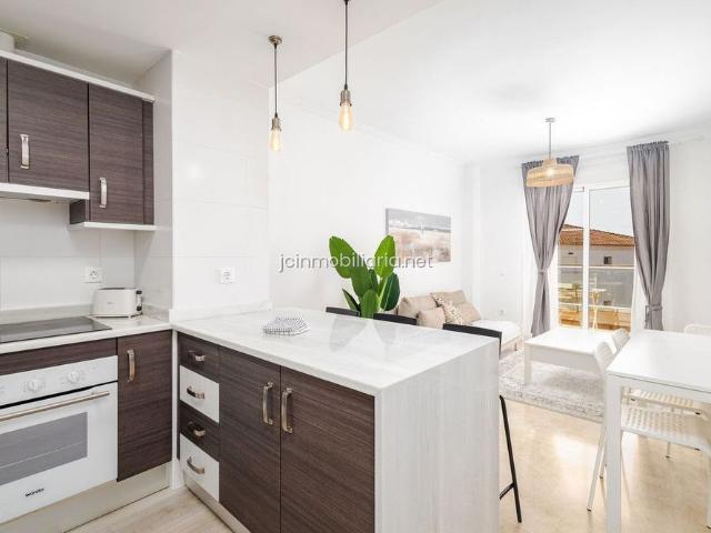 Apartamento en alquiler en Castillo de la Duquesa, Costa del Sol Occidental