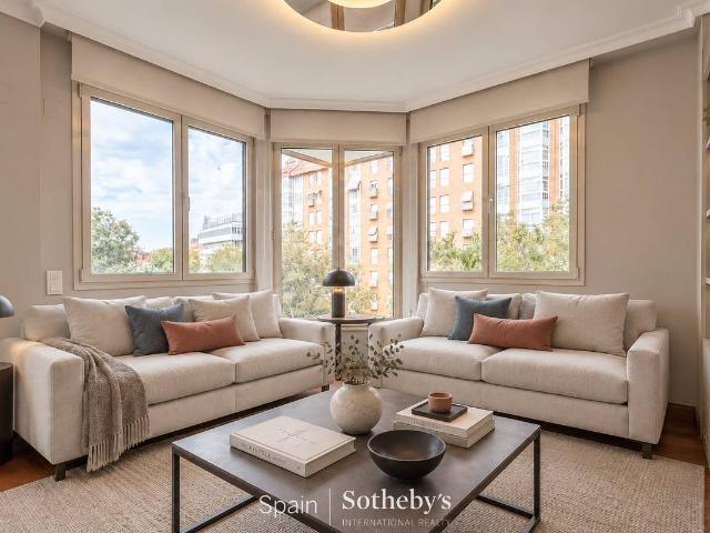 Apartamento en venta en Cortes, Madrid