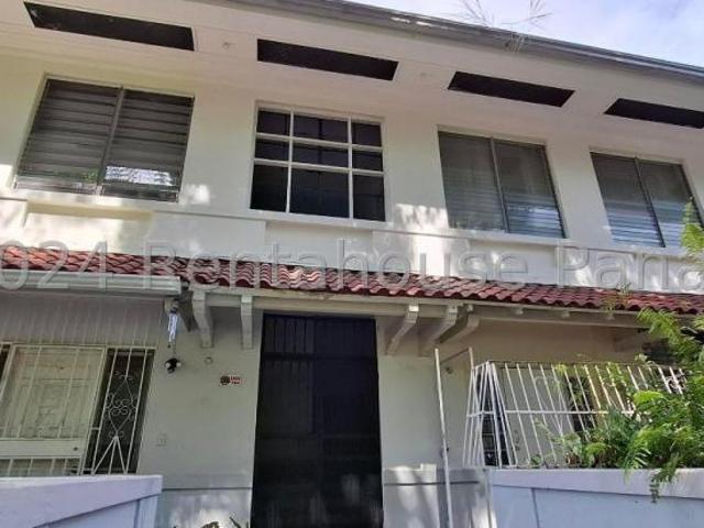 Apartamento en Venta en Balboa Panamá 142 m2. 3 hab