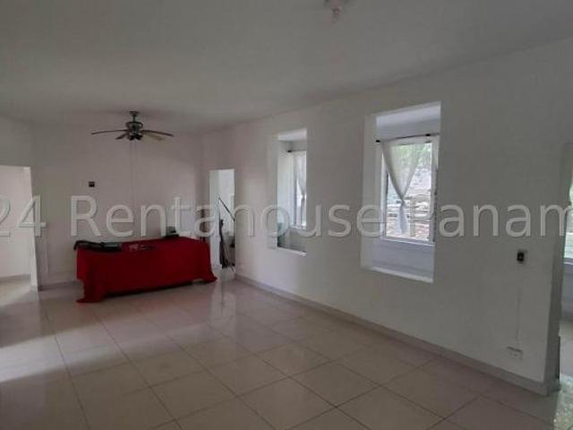 Apartamento en Venta en Balboa Panamá 142 m2. 3 hab
