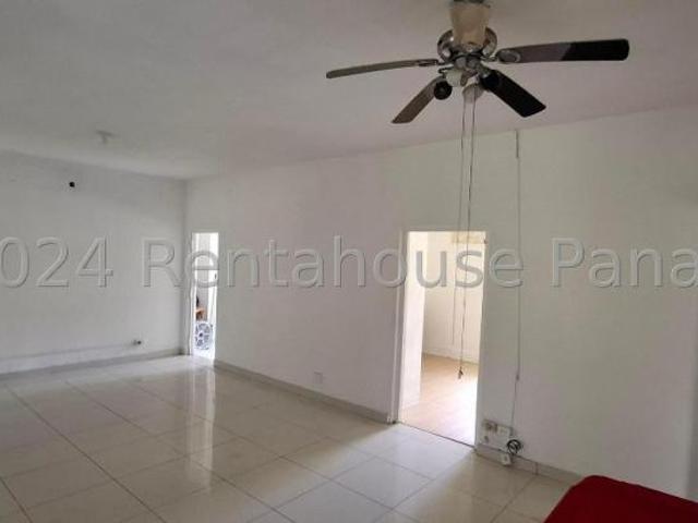 Apartamento en Venta en Balboa Panamá 142 m2. 3 hab