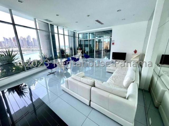 Apartamento en Venta en Balboa Panamá 157 m2. 1 hab