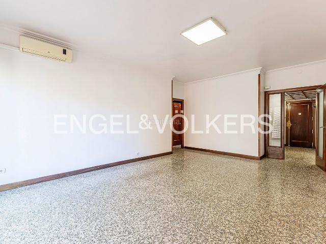 Piso en venta en Sant Martí, Barcelonès