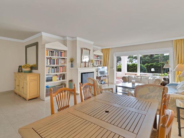 Apartamento en venta en Benahavís, Málaga