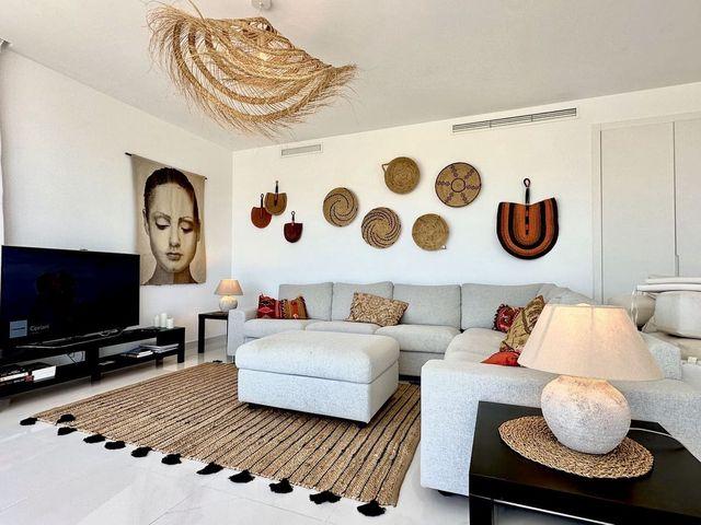 Ático en venta en Vistalaya Villas, Estepona