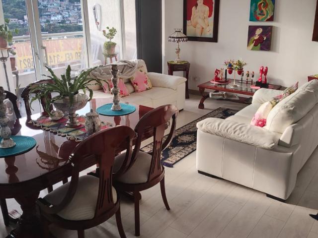 Apartamento en venta en Santa Teresita, Cali