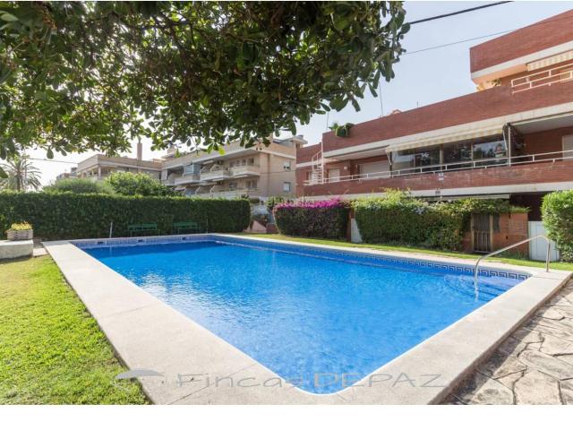 Apartamento en venta en Castelldefels, Lluminetes