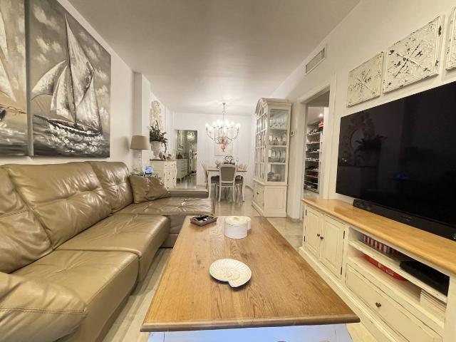 Apartamento en venta en Barriada Islas Canarias, Estepona