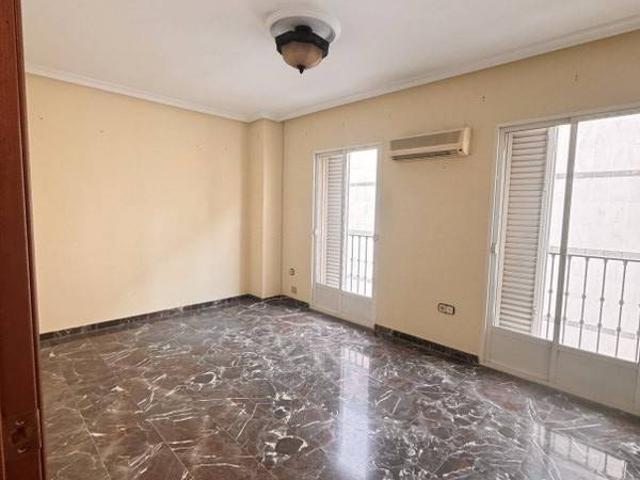 Apartamento en venta en Linares, Andalucía