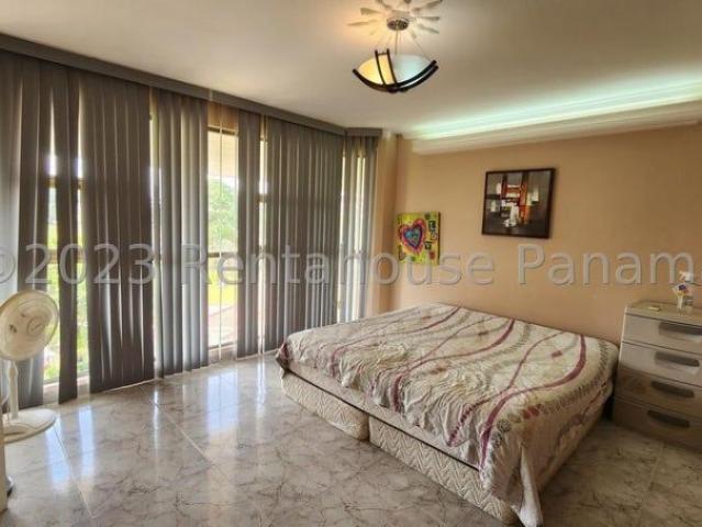 Apartamento en Venta en Colón Cristobal Colón 190 m2. 4 hab
