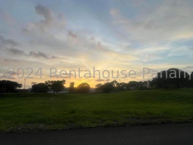 Apartamento en Venta en Colón Davis Colón 118 m2. 3 hab