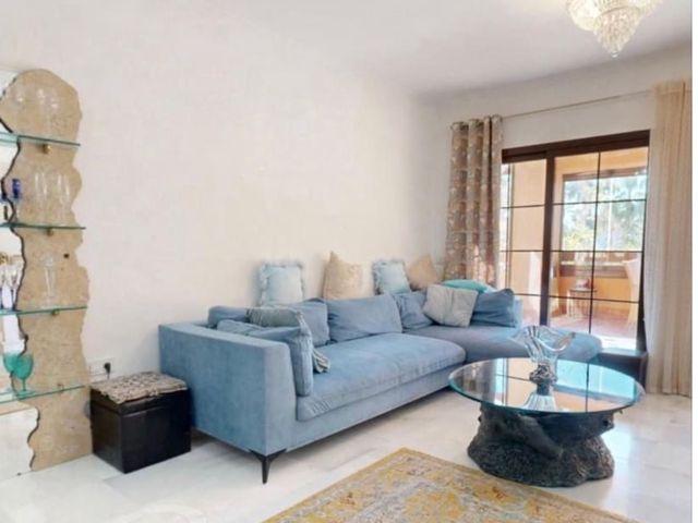 Apartamento en venta en Albayalde, Estepona