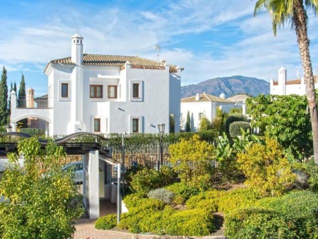 Apartamento en venta en Estepona, Playa Bella