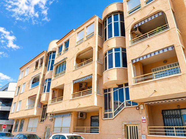 Apartamento en venta en La Mata, Torrevieja
