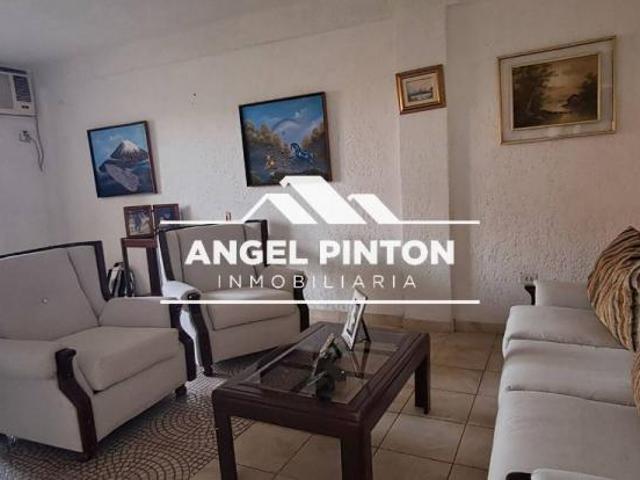 Apartamento en venta en Cacique Mara, Maracaibo