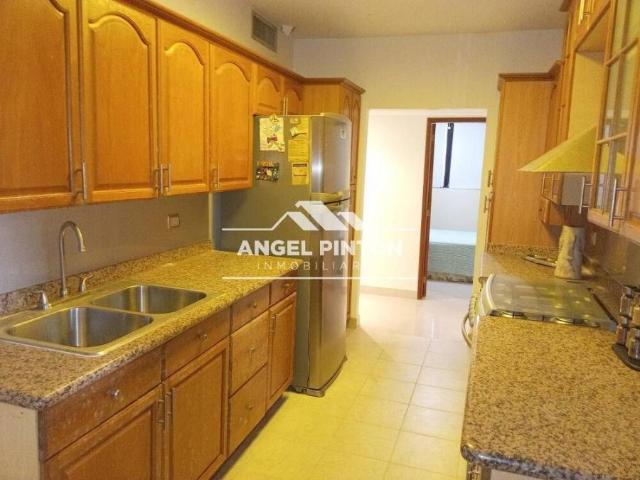 Apartamento en venta en Cacique Mara, Maracaibo