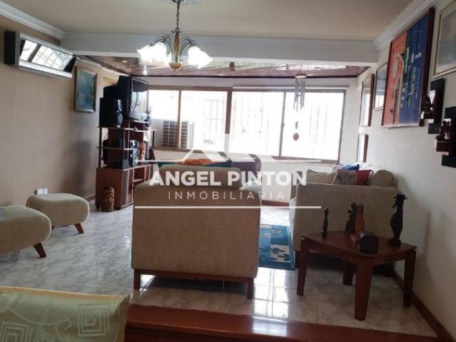 Apartamento en venta en Cacique Mara, Maracaibo