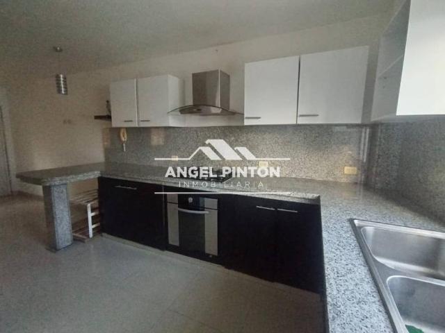Apartamento en venta en Cacique Mara, Maracaibo
