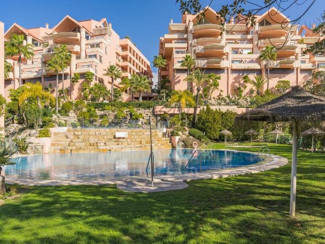 Apartamento en venta en Marbella, Nueva Andalucía
