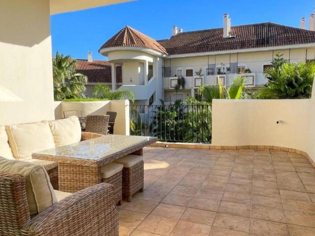 Apartamento en venta en Marbella, Nueva Andalucía