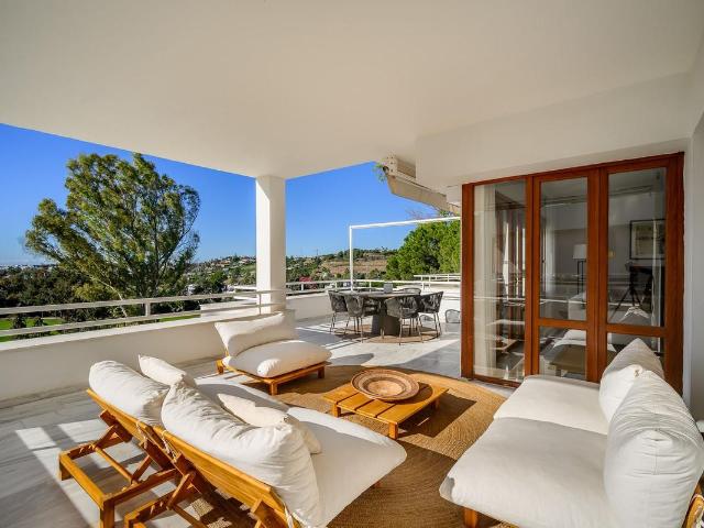Apartamento en venta en Marbella, Nueva Andalucía