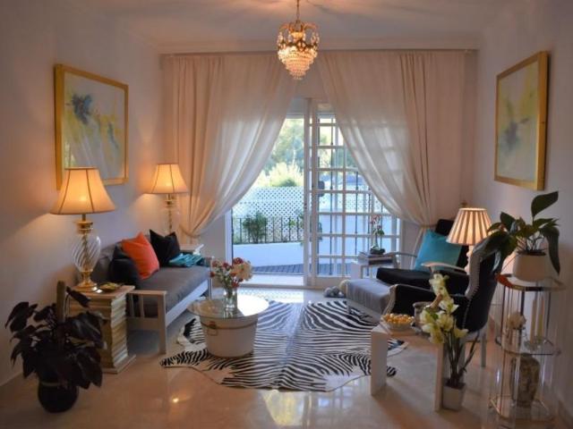 Apartamento en venta en Marbella, Nueva Andalucía
