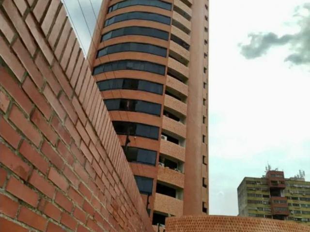 Apartamento en venta en Ciudad Jardín Mañongo, Valencia