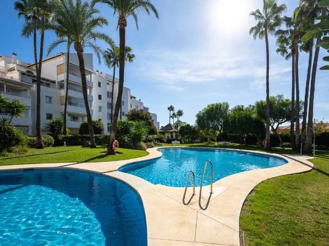 Apartamento en venta en Barriada Islas Canarias, Estepona