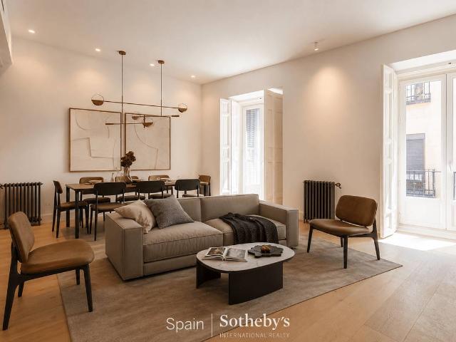 Apartamento en venta en Cortes, Madrid