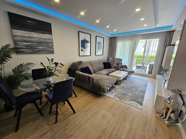 Apartamento en venta en Estepona, Barriada Blas Infante