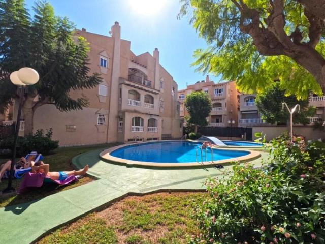 Apartamento en venta en Urbanización Calas Blancas, Torrevieja