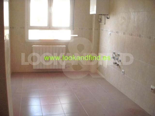 Apartamento en venta en Villares De La Reina