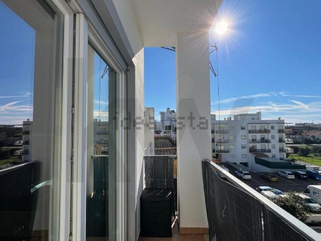 Apartamento alugar em Mexilhoeira da Carregação, Parchal