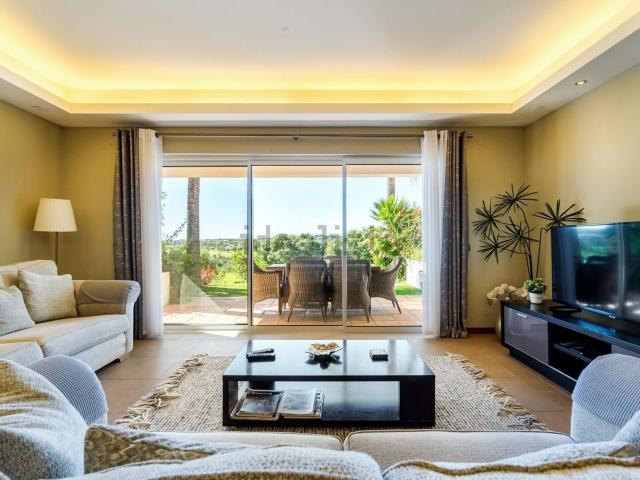Apartamento venda em Estômbar, Faro