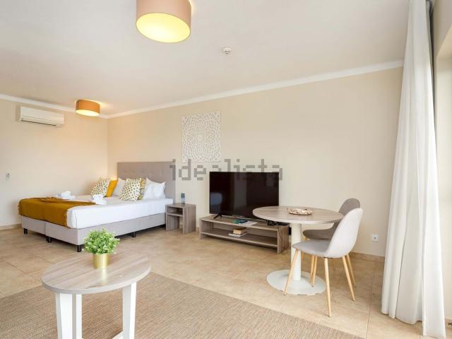 Apartamento venda em Estômbar, Faro
