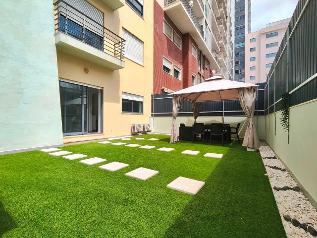 Apartamento alugar em Bairro de São Miguel, Lisboa
