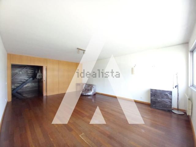 Duplex venda em Glória, Bairro do Vouga