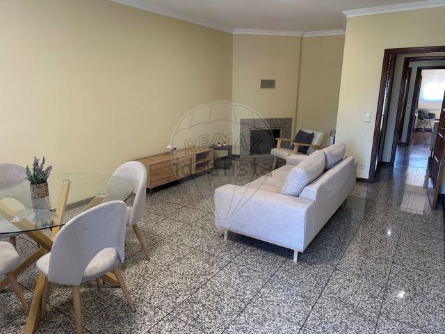 Apartamento alugar em Valadares
