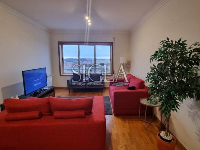 Apartamento alugar em Valadares