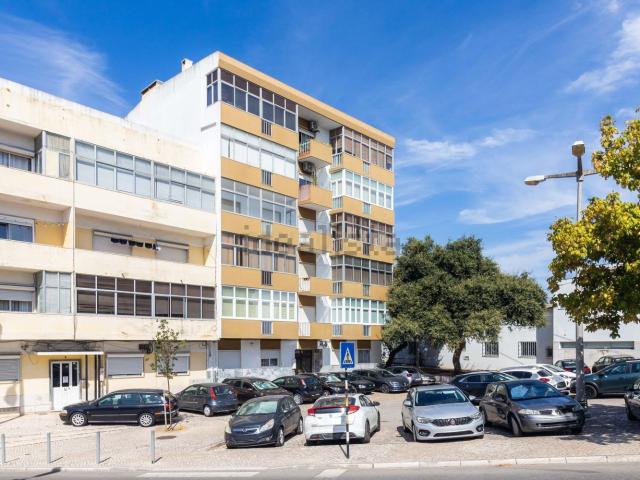 Apartamento venda em Alembrança, Almada